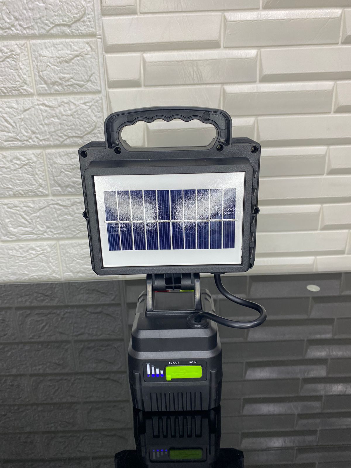 REFLECTOR DE LUZ LED CON PANEL SOLAR